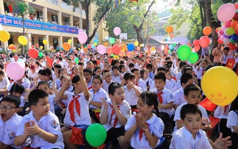 Phụ huynh lo canh cánh tiền đóng góp đầu năm học mới