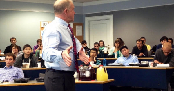 Tại sao giảng viên đại học chạy sang khối doanh nghiệp ngày càng nhiều?