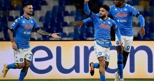 C.Ronaldo bất lực, Jugục ngã trước Napoliventus