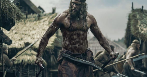Bí mật đằng sau thể hình Viking 8 múi của Alexander Skarsgård trong phim mới ”The Northman”