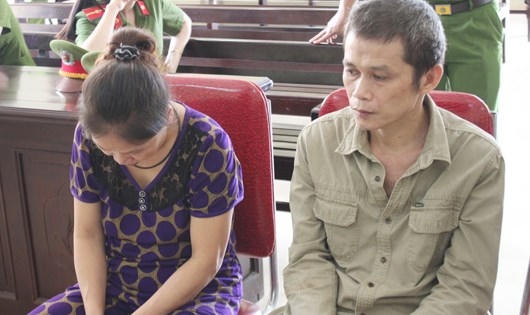 Chồng rủ vợ buôn ma túy kiếm lời