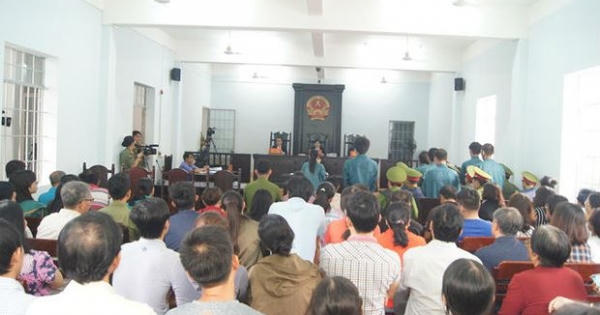 Dùng gạch đá tấn công lực lượng công an, 7 đối tượng lĩnh án Dùng gạch đá tấn công lực lượng công an, 7 đối tượng lĩnh án
