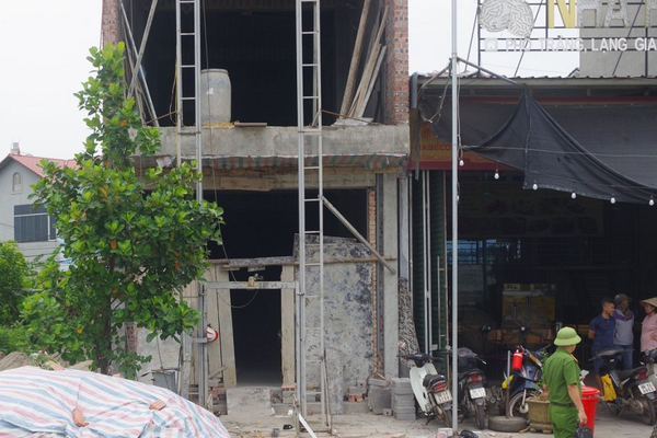 Bắc Giang: Rơi thang máy tự chế khiến 7 người nhập viện