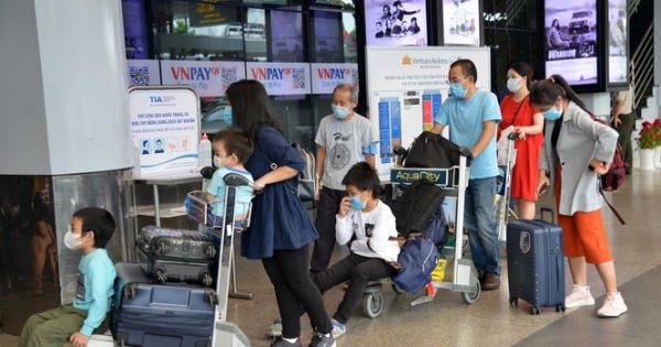 Cận tết, đi lại ở bến xe, ga tàu ra sao?