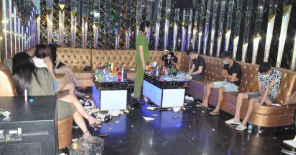 Bắt quả tang 50 đối tượng sử dụng ma túy tại quán karaoke
