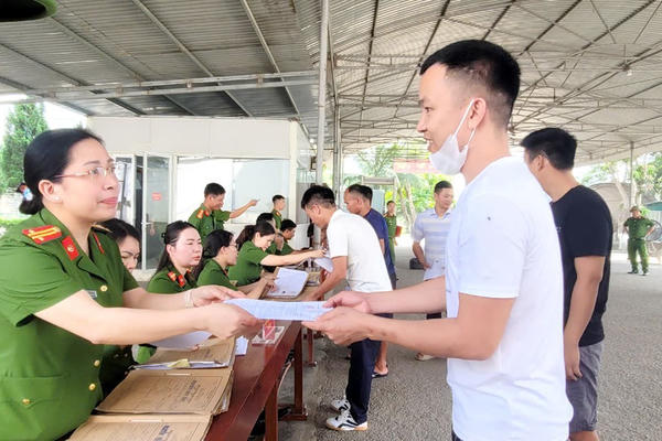 Niềm hạnh phúc của  89 phạm nhân Trại giam Xuân Hà khi nhận quyết định đặc xá của Chủ tịch nước