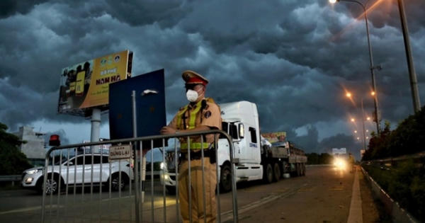 “Lá chắn” Thủ đô gồng mình trong dông lốc