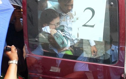 Vụ mất 245 tỉ đồng sổ tiết kiệm: Khám xét trụ sở tại TP HCM, vốn hóa Eximbank mất 800 tỷ đồng