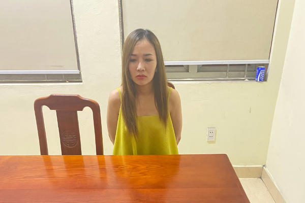 Quảng Ninh: "Hotgirl" 9X bị bắt quả tang khi đang mua bán trái phép chất ma tuý