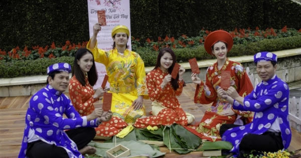 Đón Tết ở ngôi làng Pháp cổ Đón Tết ở ngôi làng Pháp cổ