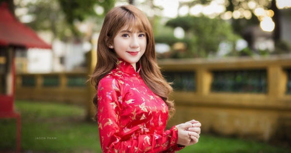 Thiếu nữ Sài Gòn duyên dáng trong tà áo dài chờ đón Xuân sang