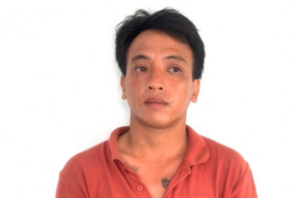 Sát hại vợ chưa cưới rồi ôm con gái đến cơ quan Công an đầu thú