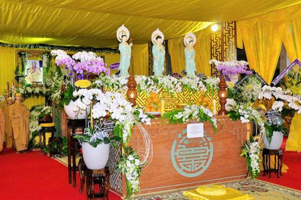 Để dân tổ chức đám tang khi địa phương đang giãn cách, hai lãnh đạo xã bị đình chỉ công tác