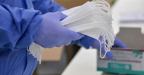 Tạm ngừng kinh doanh tạm nhập, tái xuất khẩu trang y tế từ 15/3/2022 Tạm ngừng kinh doanh tạm nhập, tái xuất khẩu trang y tế từ 15/3/2022