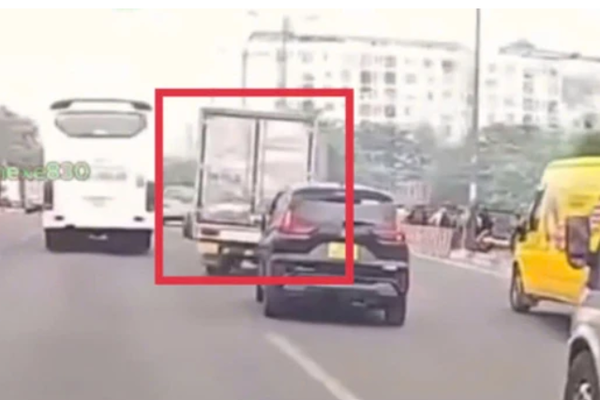 Xử phạt 45 triệu đồng, tước bằng lái tài xế xe tải lạng lách, gây náo loạn đại lộ Phạm Văn Đồng