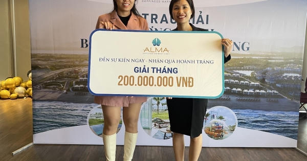 Khách dự sự kiện của Công ty ALMA nhận giải thưởng 200 triệu đồng