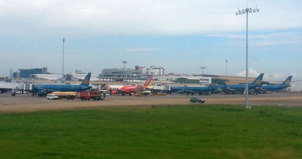 Vé máy bay đồng loạt tăng giá