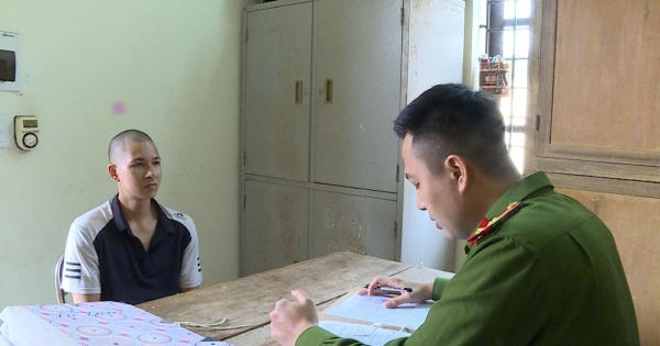 Khởi tố đối tượng giả vờ mượn điện thoại sau đó cướp giật ở Hưng Yên Khởi tố đối tượng giả vờ mượn điện thoại sau đó cướp giật ở Hưng Yên