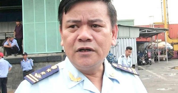 Chỉ huy trưởng cùng cán bộ chống buôn lậu 'bảo kê' xăng lậu