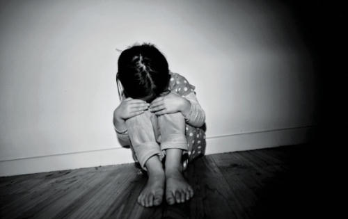 Bé gái 4 tuổi bị dì ruột đánh nhập viện chỉ vì biếng ăn