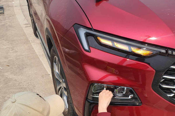 Nhân viên Công ty TNHH thu phí tự động VETC dán thẻ quên kích hoạt?