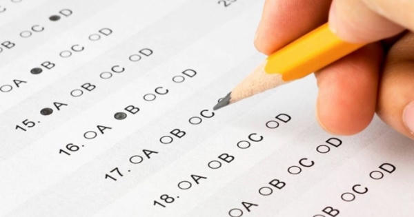 Nhiều tỉnh hoàn thành chấm thi THPT, hàng nghìn bài trắc nghiệm bị "lỗi bất thường"?