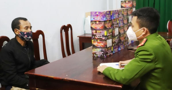 Bắt giữ đối tượng vận chuyển gần 60kg pháo nổ