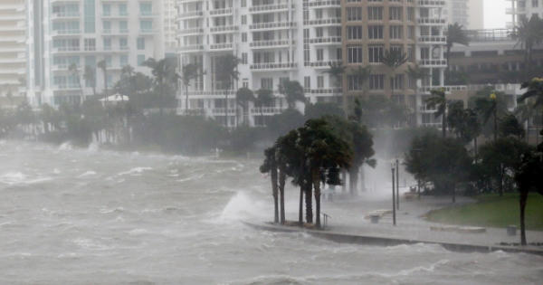 Mỹ gồng mình đối phó bão Irma