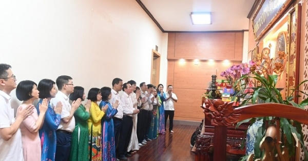 Công đoàn Bộ Tư pháp dâng hương trước thềm Đại hội