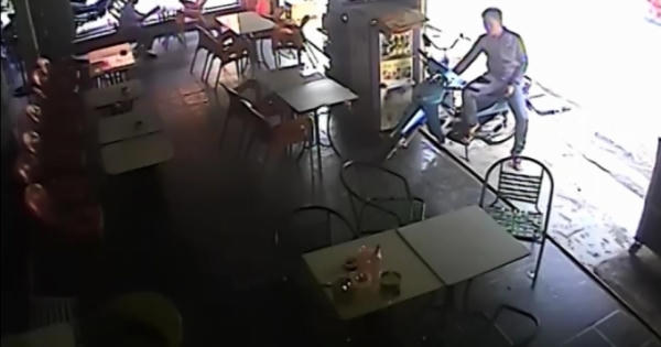 Truy tìm băng nhóm dàn cảnh trộm xe máy lúc sáng sớm