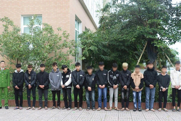 Nghệ An: Tạm giữ hình sự 14 đối tượng về hành vi “Gây rối trật tự công cộng” Nghệ An: Tạm giữ hình sự 14 đối tượng về hành vi “Gây rối trật tự công cộng”