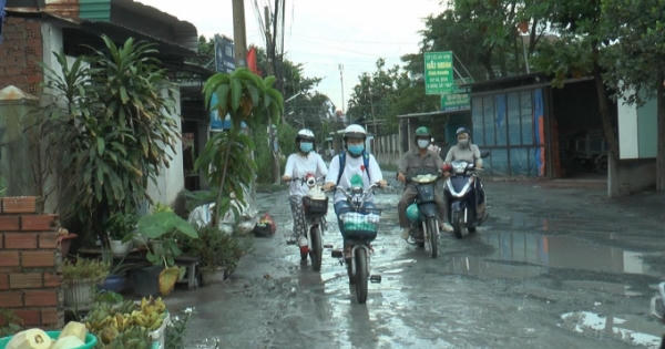 Người dân TP Biên Hoà khốn khổ với con đường "nắng thì bụi, mưa thì ngập"