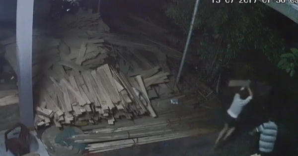 [Clip]: Tên trộm bỏ của thoát thân khi bị chủ nhà đuổi đánh