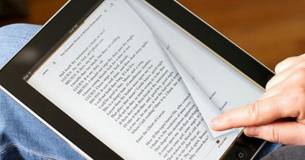 Đọc sách thời @: Giới trẻ thích đọc sách giấy hay sách điện tử? Đọc sách thời @: Giới trẻ thích đọc sách giấy hay sách điện tử?