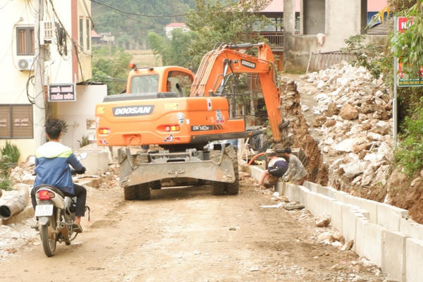 Bắc Kạn tạm cấm một số phương tiện đoạn qua hồ Ba Bể