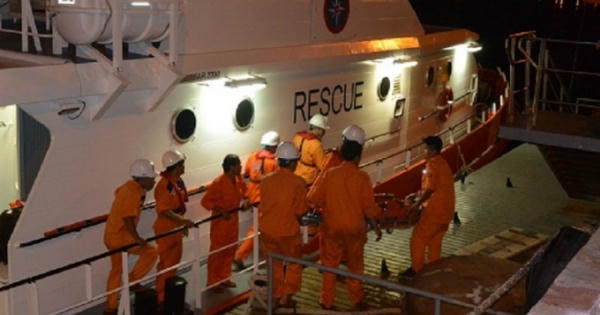 Cứu hộ thuyền viên bị nạn từ ngư trường Hoàng Sa về đất liền