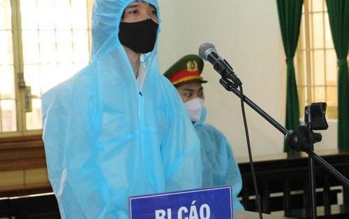 Đòi tiêm vaccine Pfizer không được, người đàn ông vác dao chém loạn xạ vào lực lượng chống dịch