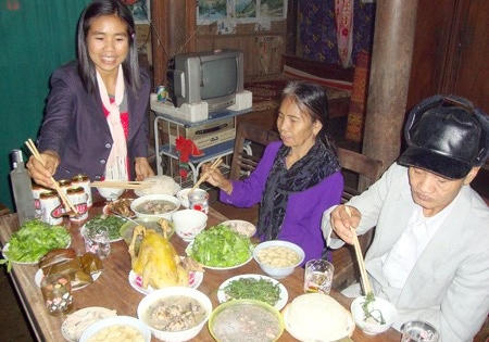 Độc đáo tục “giỗ sống” cha mẹ của người Nguồn