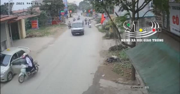 Clip: Tài xế ô tô đánh lánh xuất thần, tránh được cuộc tai nạn thảm khốc xảy ra Clip: Tài xế ô tô đánh lánh xuất thần, tránh được cuộc tai nạn thảm khốc xảy ra