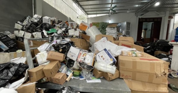 Hà Nội triệt phá kho hàng tiêu dùng “ khủng” nhập lậu và giả mạo nhãn hiệu lớn Hà Nội triệt phá kho hàng tiêu dùng “ khủng” nhập lậu và giả mạo nhãn hiệu lớn