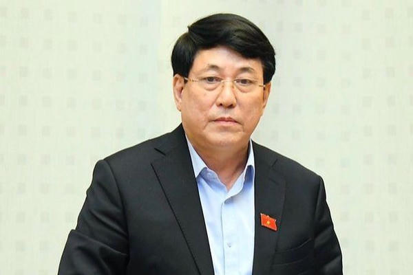 Bộ Chính trị quy định thẩm quyền người đứng đầu trong việc tạm đình chỉ công tác cán bộ cấp dưới Bộ Chính trị quy định thẩm quyền người đứng đầu trong việc tạm đình chỉ công tác cán bộ cấp dưới