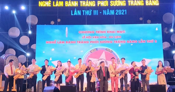 Lễ hội Văn hóa - du lịch Nghề làm bánh tráng phơi sương Trảng Bàng 2021 Lễ hội Văn hóa - du lịch Nghề làm bánh tráng phơi sương Trảng Bàng 2021