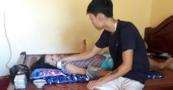 Chàng trai xứ Thanh từ bỏ cánh cổng đại học về nhà chăm sóc người mẹ liệt giường