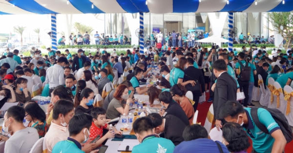 Hơn 1.000 khách hàng tham gia sự kiện khai trương Phòng Kinh doanh và căn hộ mẫu Bien Hoa Universe Complex Hơn 1.000 khách hàng tham gia sự kiện khai trương Phòng Kinh doanh và căn hộ mẫu Bien Hoa Universe Complex