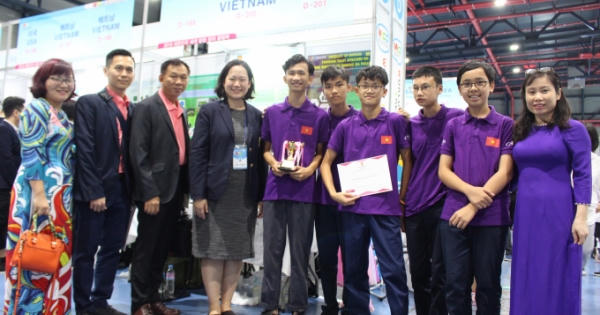 Đoàn học sinh trường THCS Giảng Võ giành Huy chương Vàng WICO 2019