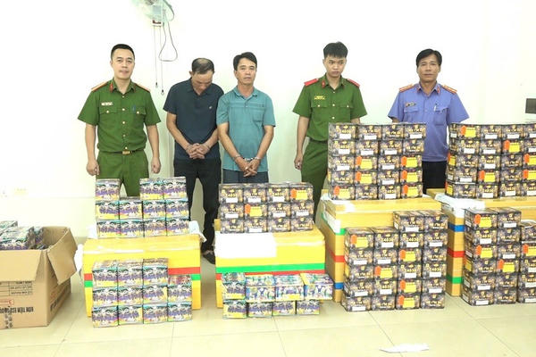 Bắt giữ "đầu nậu" gom 2,3 tạ pháo lậu từ nước ngoài về tiêu thụ ở Nghệ An