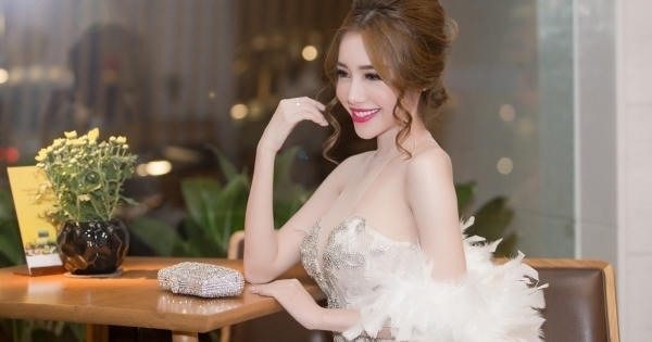 Elly Trần xuất hiện xinh đẹp lộng lẫy trên thảm đỏ Elly Trần xuất hiện xinh đẹp lộng lẫy trên thảm đỏ