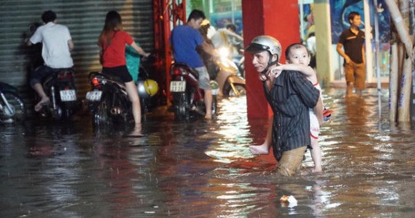 Chống ngập bằng sà lan di động: Không hết ngập, không lấy tiền?