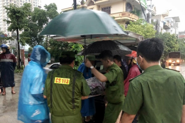 Quảng Ninh: Sạt lở đất làm tường nhà đổ sập khiến ba người nhập viện Quảng Ninh: Sạt lở đất làm tường nhà đổ sập khiến ba người nhập viện