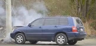 Cách thoát khỏi chiếc xe bị nhiễm điện